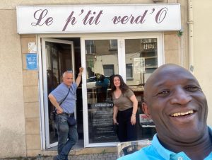 Selfie avec les personnes engagées.